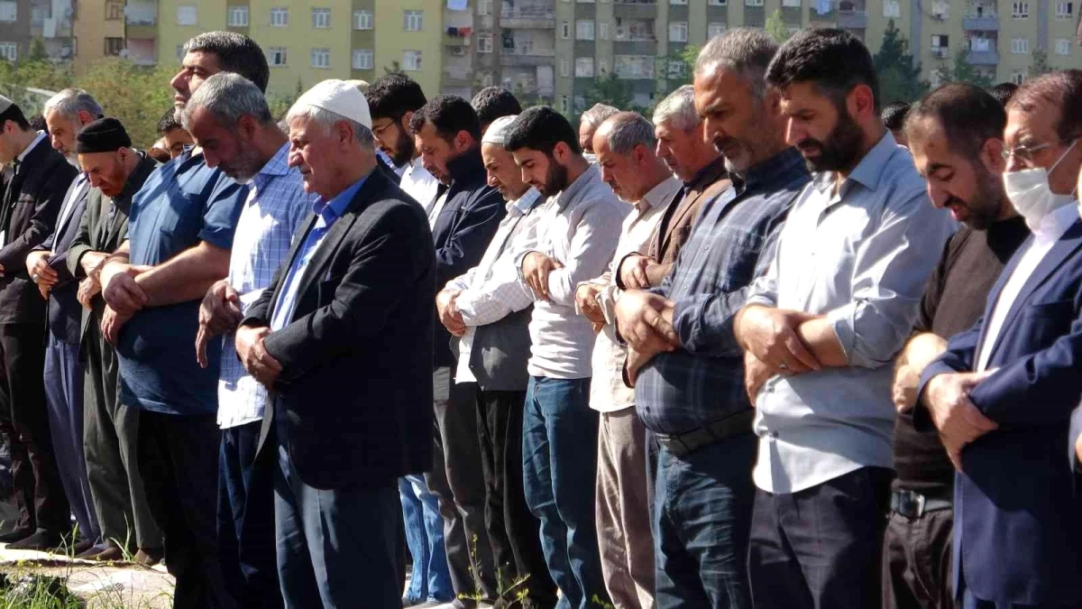 Diyarbakır\'da halk yağmur duasına çıktı