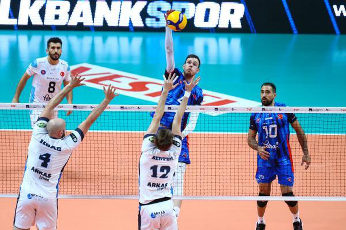 Halkbank, AXA Sigorta Efeler Ligi\'nde Play-Off finaline yükseldi