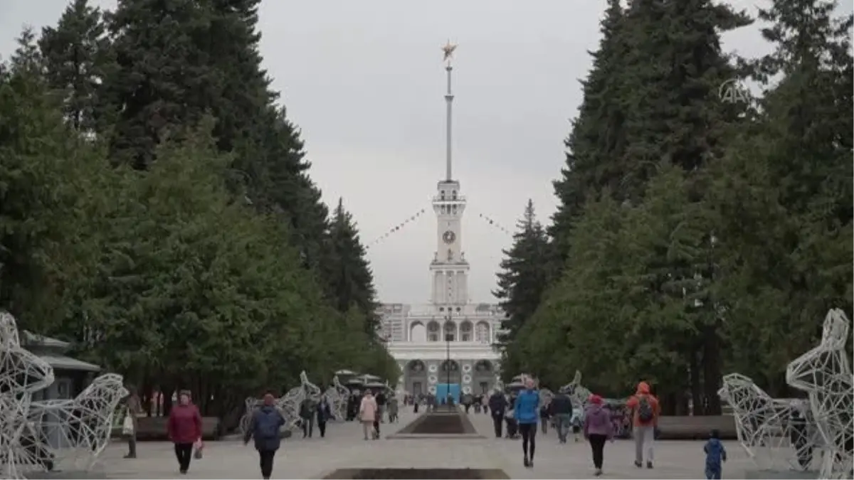 Moskova Nehrinde tekne seyahati