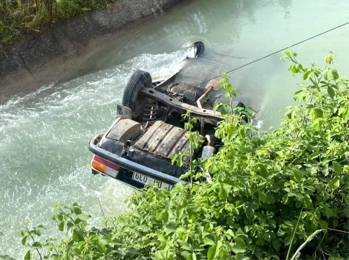 Osmaniye\'de otomobil sulama kanalına uçtu: 3 yaralı