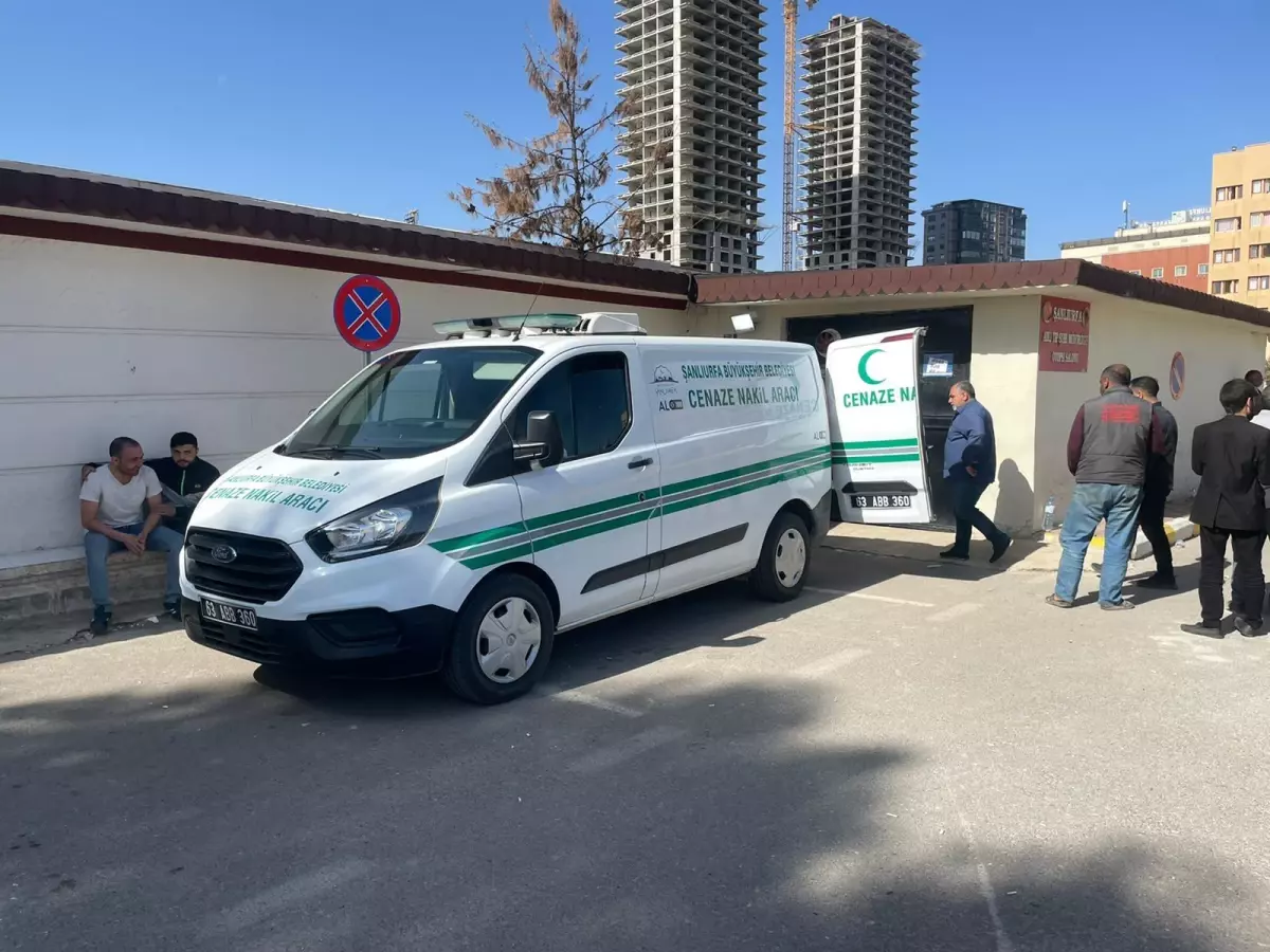 Şanlıurfa Valisi Erin, kanala düşen otomobilde ölen 5 gencin ailesini ziyaret etti