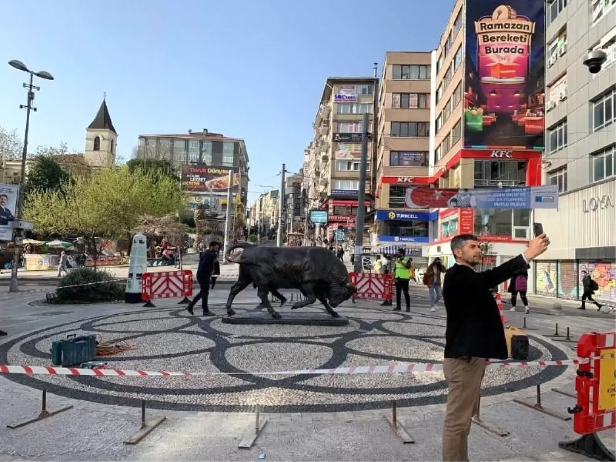 Tahrip edilen Kadıköy Boğa Heykeli kapatıldı