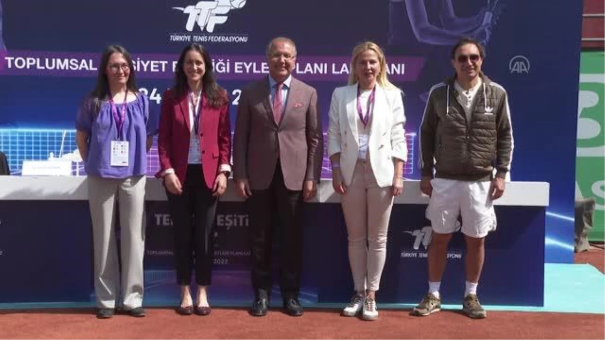 TEB BNP Paribas Tennis Championship İstanbul Kadınlar Tenis Turnuvası tekler finalinde Anastasia Potapova, şampiyon oldu