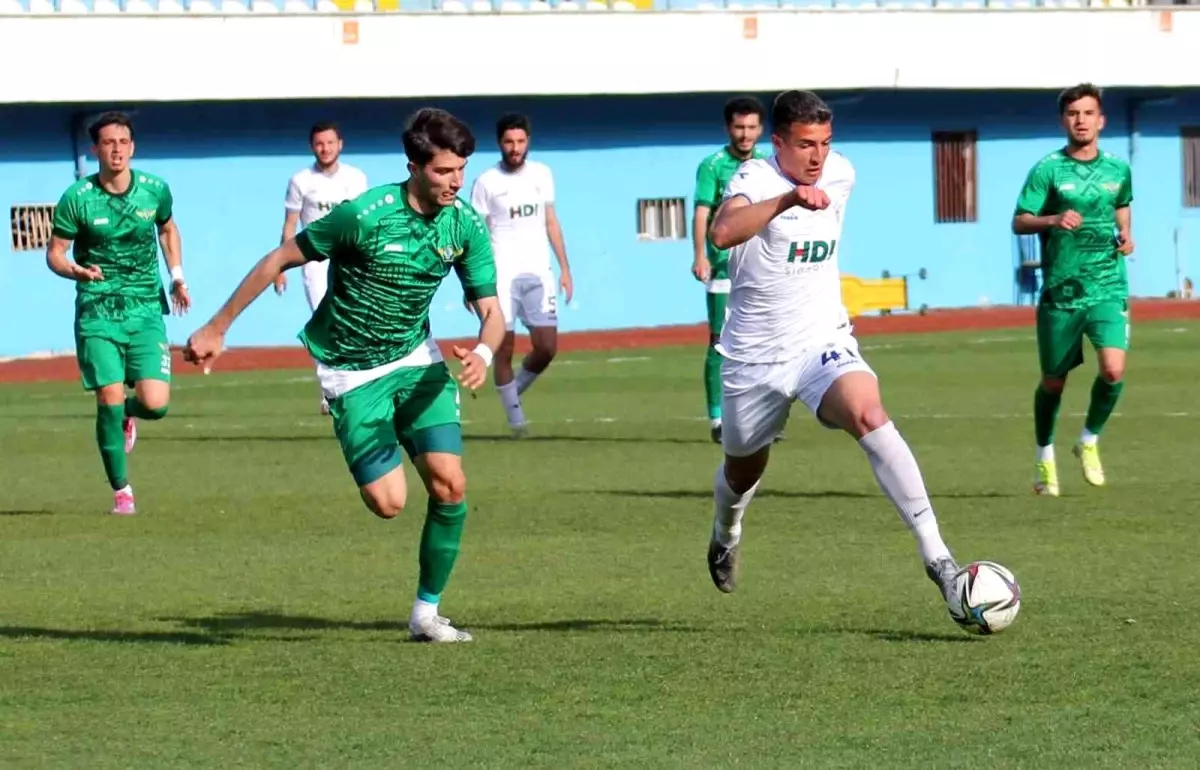 TFF 2. Lig: Pazarspor: 1 Akhisarspor: 1