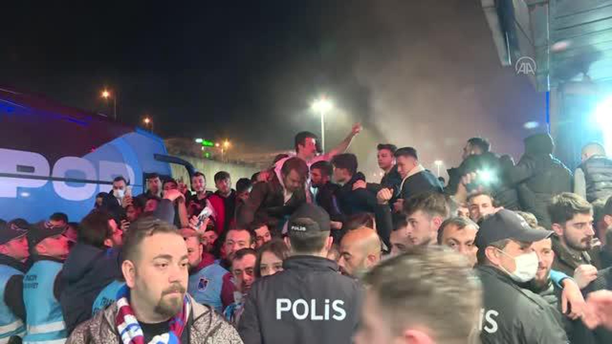 Trabzonspor\'a havaalanında coşkulu karşılama