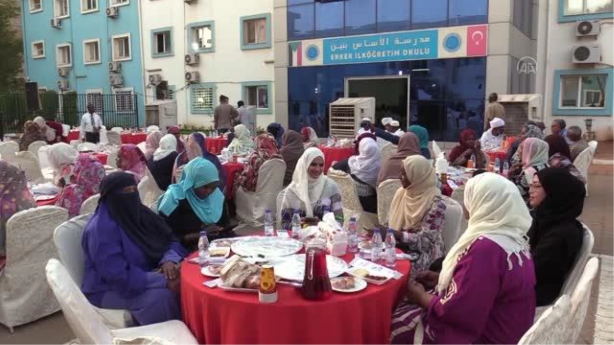 Türkiye Maarif Vakfı, Sudan\'da iftar verdi