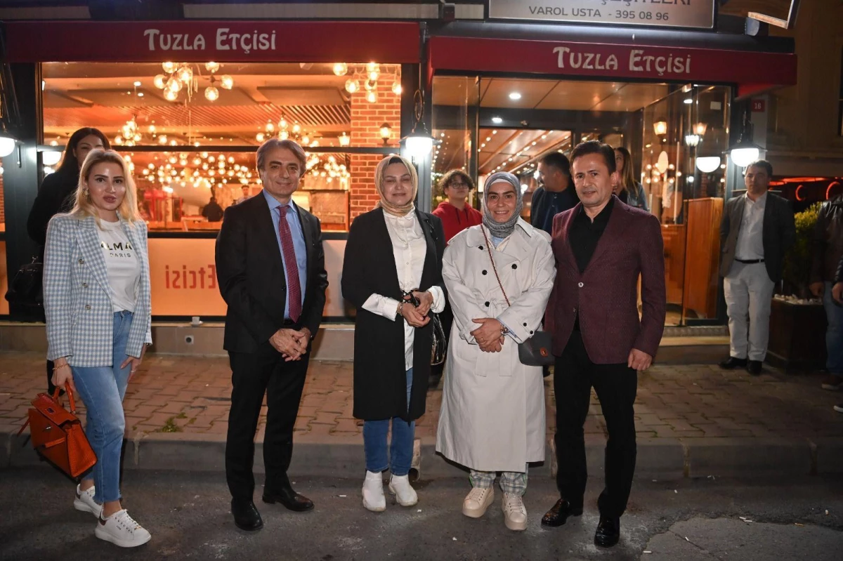 Tuzla Belediye Başkanı Şadi Yazıcı, sahur programında basın mensuplarıyla bir araya geldi