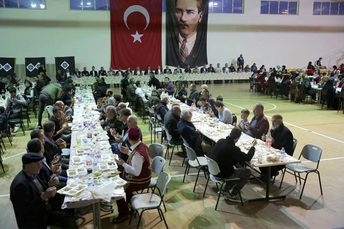 Vali Epcim, Aydıntepe\'de halk iftarına katıldı