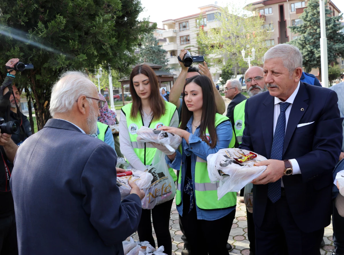 Amasya Belediyesi vatandaşlara ramazanda her gün 2 bin pide dağıtıyor