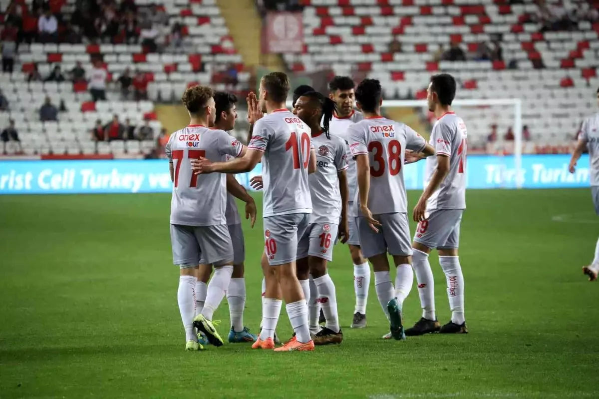 Antalyaspor, Shakhtar Donetsk\'e 2-1 mağlup oldu