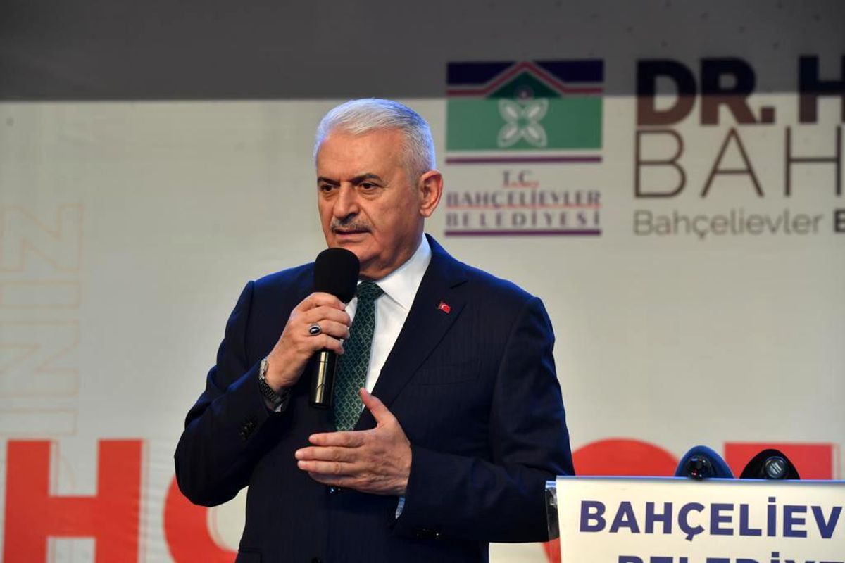 Binali Yıldırım: 'Yolları böleriz, Türkiye'yi böldürtmeyiz'
