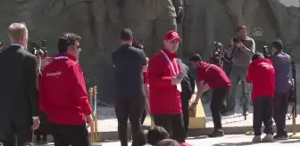 ÇANAKKALE - '57. Alay Vefa Yürüyüşü'nün kapanış töreni Şehitler Abidesi'nde gerçekleştirildi