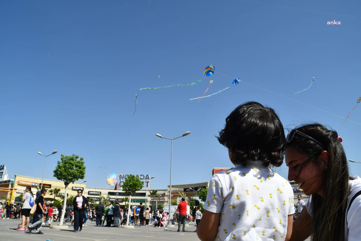 Çocuklar, Söke Belediyesi\'nin Uçurtma Şenliği\'nde Doyasıya Eğlendi