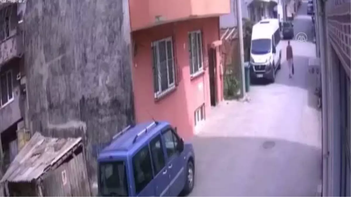 Eğitim uçağının düşme anı güvenlik kamerasında