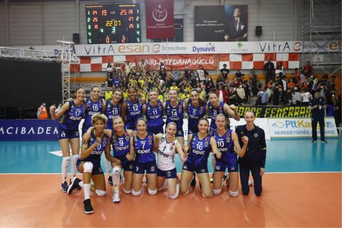 Fenerbahçe Opet, Sultanlar Ligi finalinde VakıfBank\'ın rakibi oldu