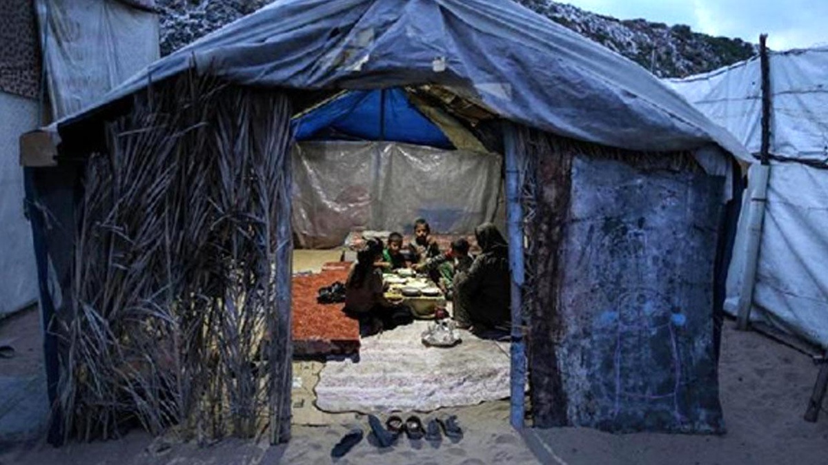 Gazze\'de İftar Yapan Filistinliler
