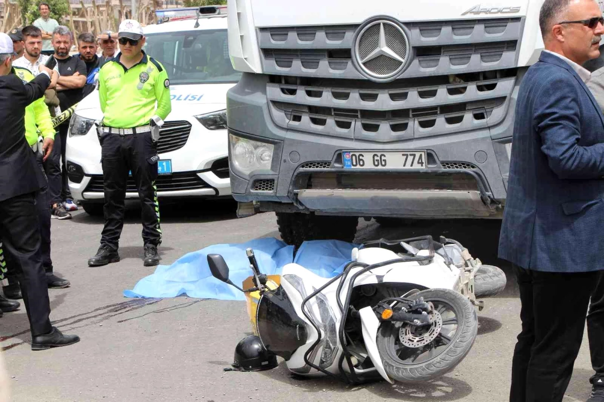 Hatay\'da kamyon ile çarpışan motosiklet sürücüsü hayatını kaybetti