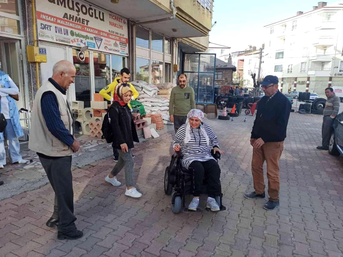 Hayalini kurduğu akülü tekerlekli sandalyesine kavuştu