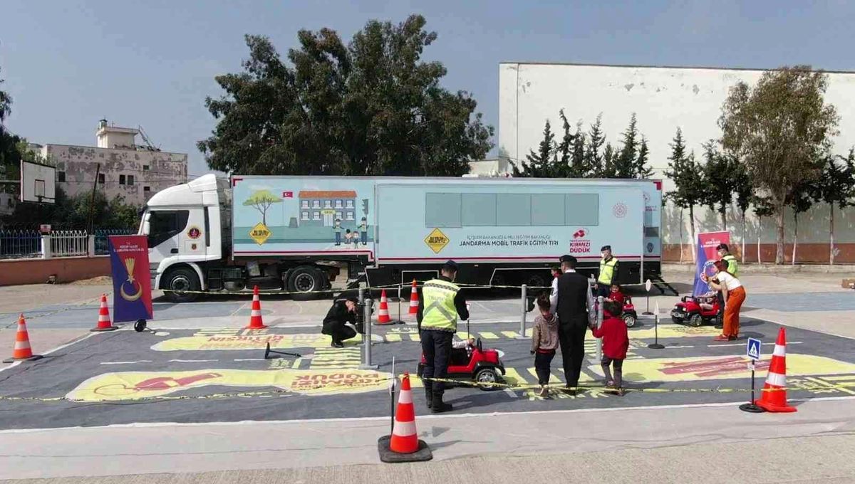 Jandarma mobil trafik eğitim tırı Mersin\'de