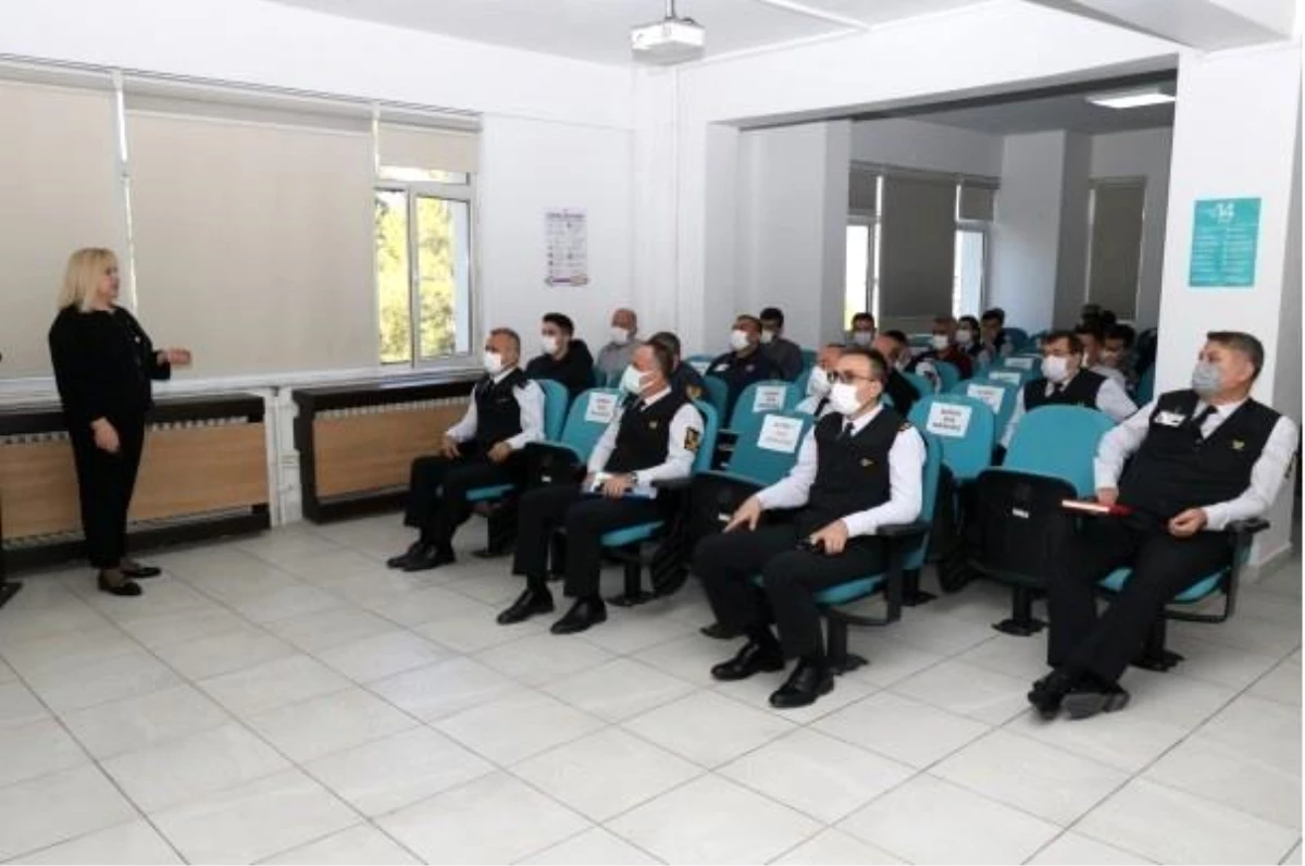 Jandarma personeline "Kişiler Arası İletişim ve Beden Dili" eğitimi