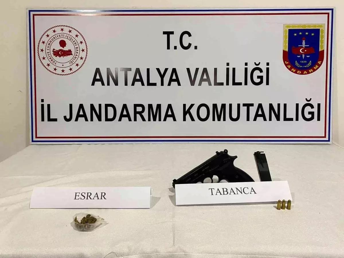 Son dakika: Jandarma tehdit olayı için gittiği evde uyuşturucu ve silah buldu