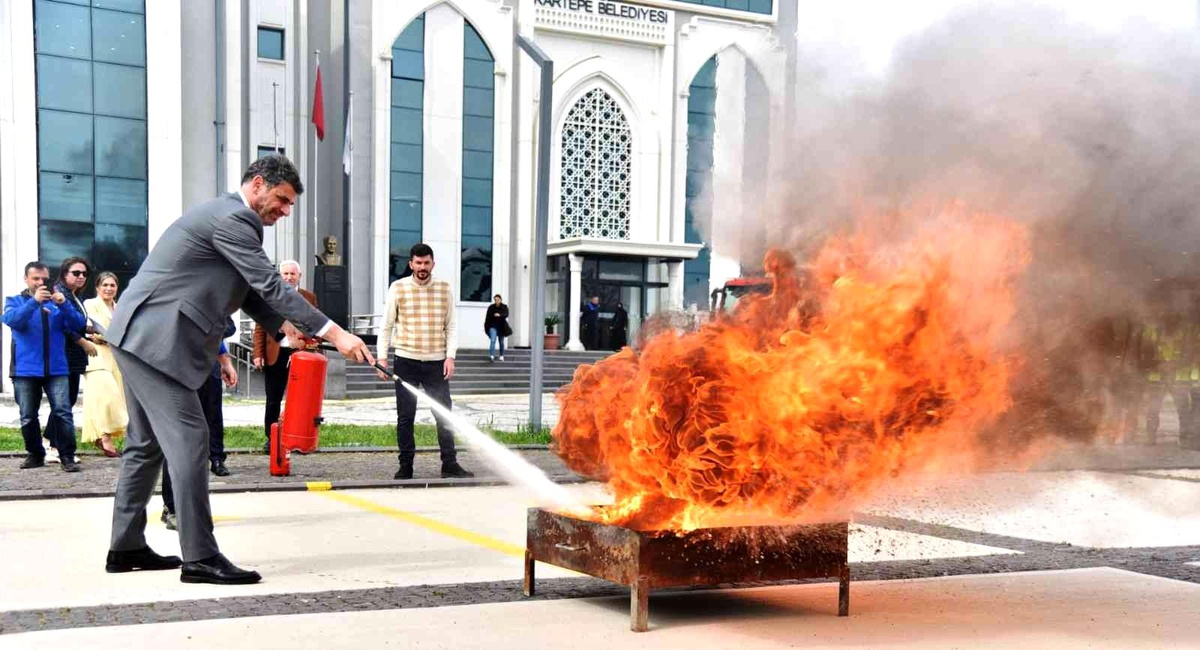 Son dakika haberleri! Kartepe Belediyesi\'nde yangın tatbikatı yapıldı