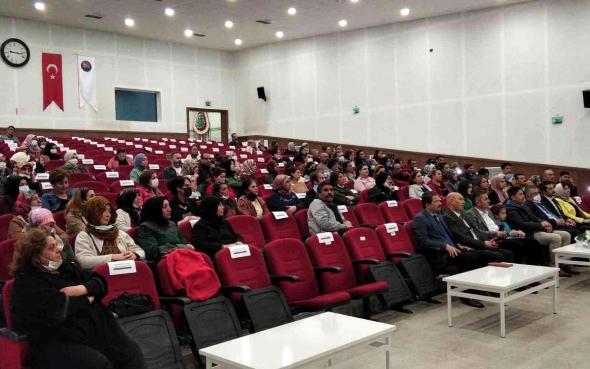 Kurum müdürlerine "En İyi Narkotik Polisi: Anne" projesi tanıtıldı