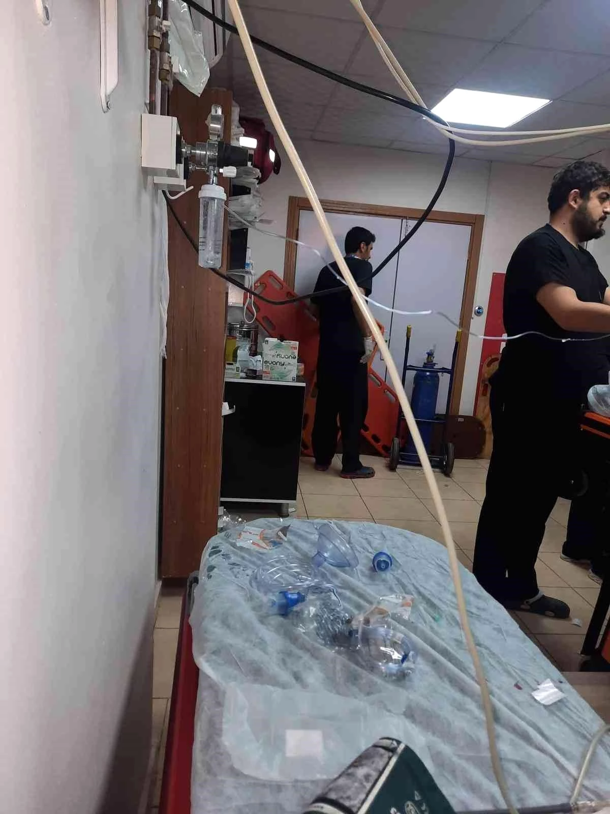 Son dakika haberi | Lice\'de ölen hastanın yakınları sağlık çalışanlarına saldırdı, hastane savaş alanına döndü