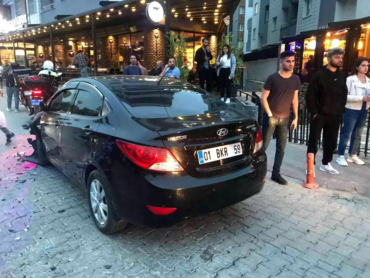 Son dakika haberi: Motosiklet ile otomobilin çarpıştığı kaza kamerada