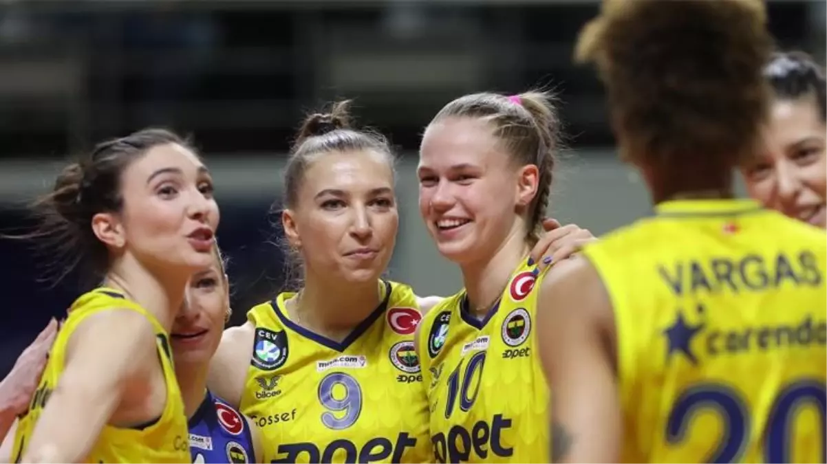 Sultanlar Ligi\'nde final karşılaşması Vakıfbank-Fenerbahçe arasında olacak!