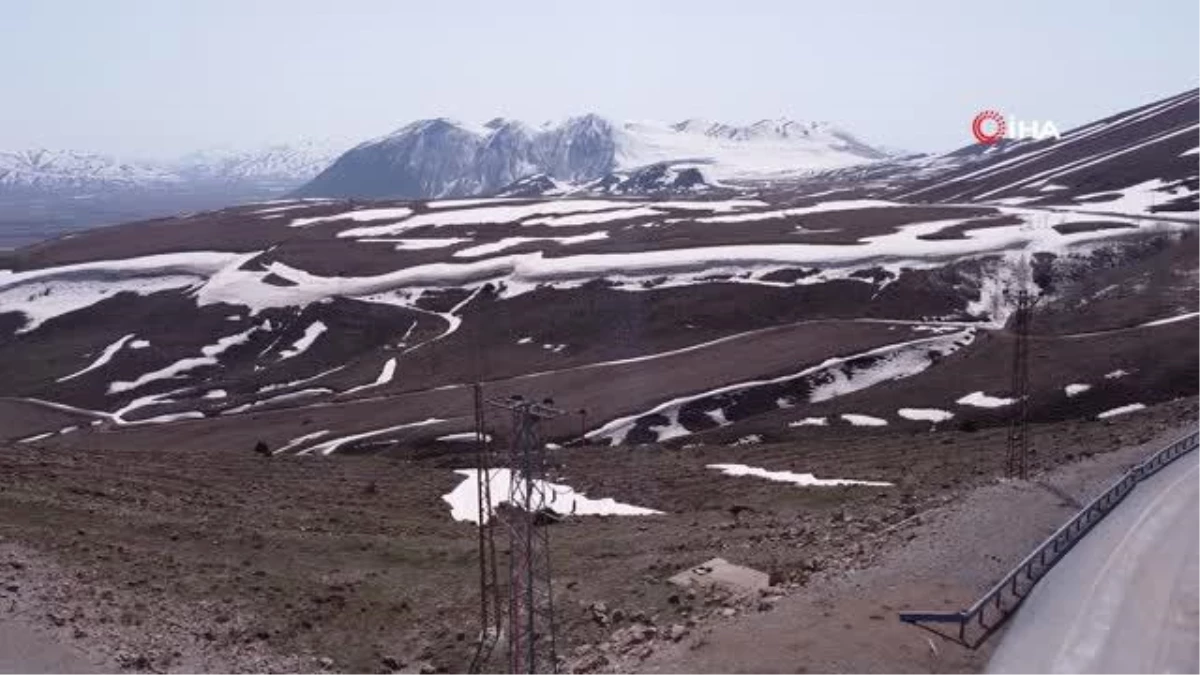 Nemrut kalderasında kış devam ediyor