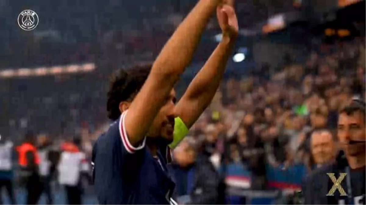 PSG’li futbolcular 10\'uncu Ligue1 şampiyonluğunu kutluyor