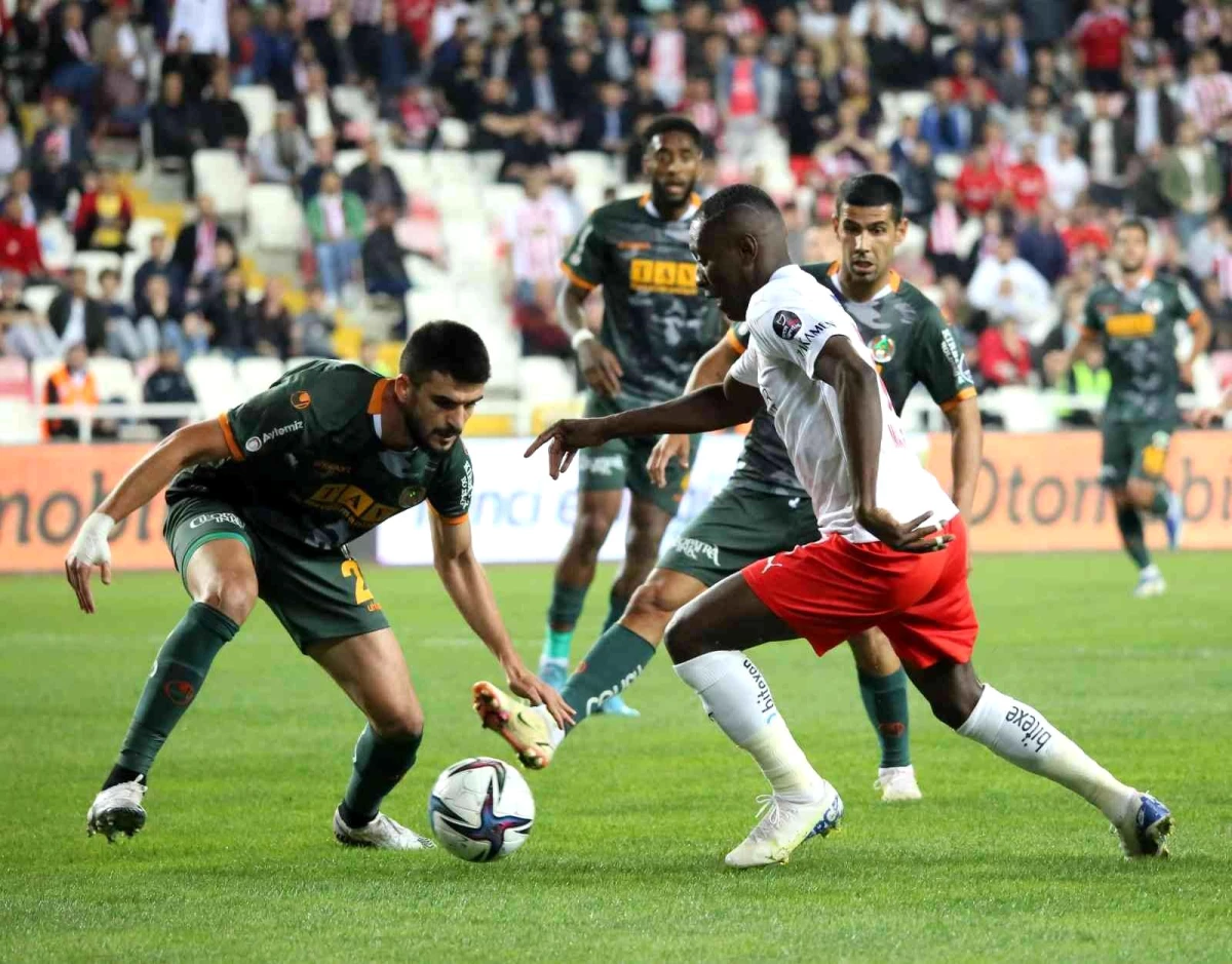 Spor Toto Süper Lig: Sivasspor: 0 Aytemiz Alanyaspor: 0 (İlk Yarı)