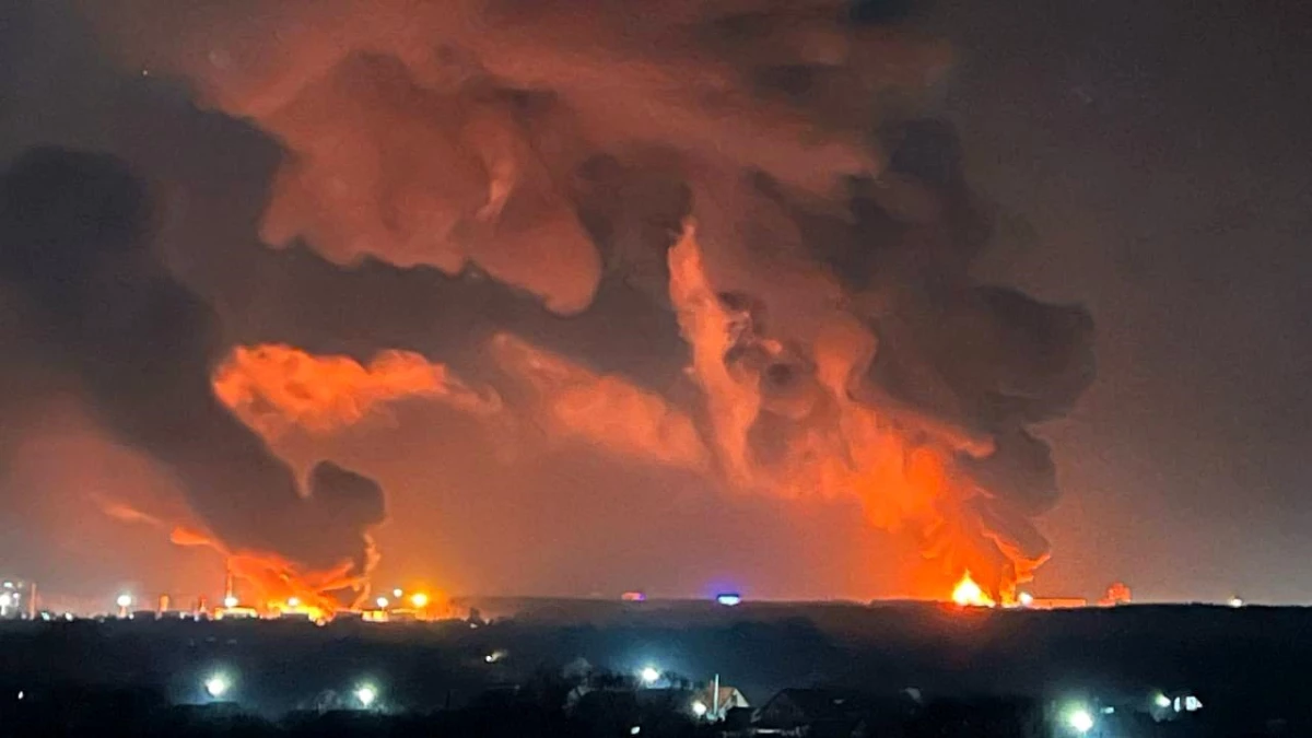 Son dakika! Ukrayna sınırındaki Rus petrol tesislerinde büyük yangın