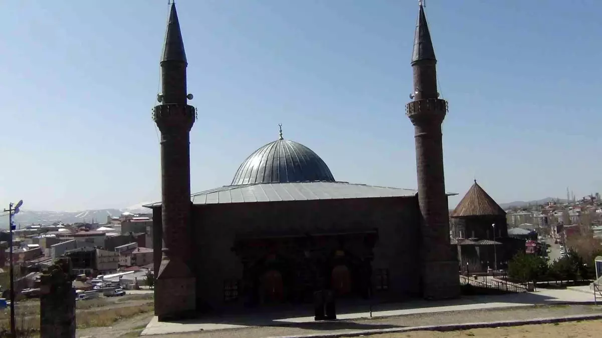 Ulu Cami\'de Ermeniler 285 Türk\'ü diri diri yaktı