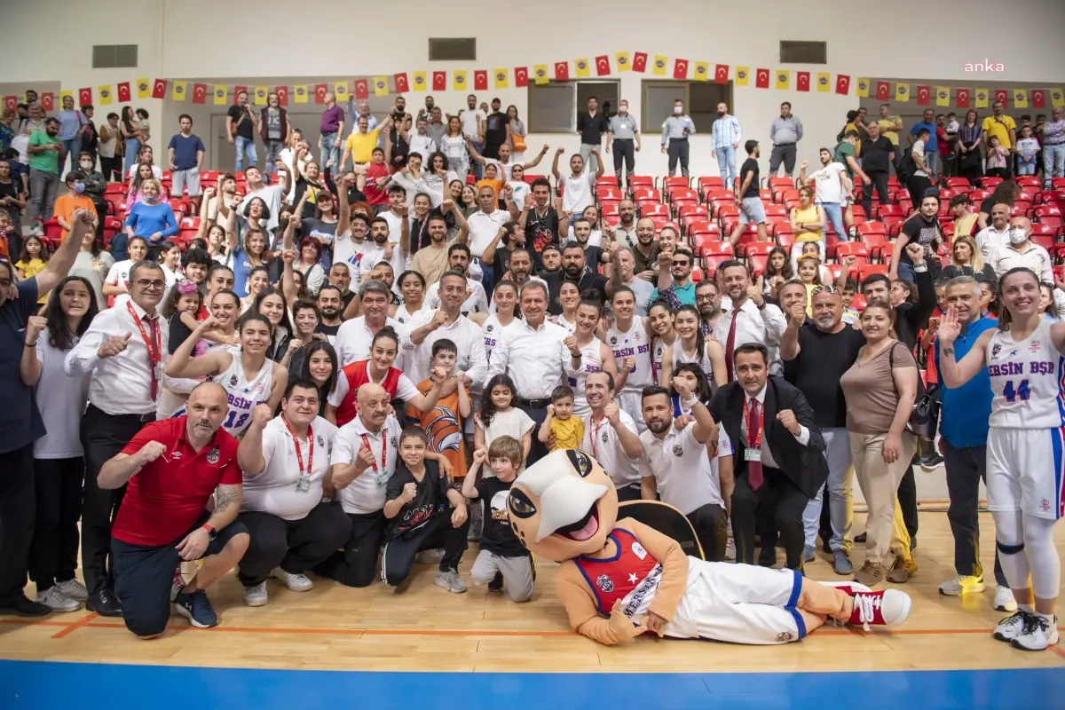 Vahap Seçer, Msk Kadın Basketbol Takımının Galibiyet Sevincine Ortak Oldu