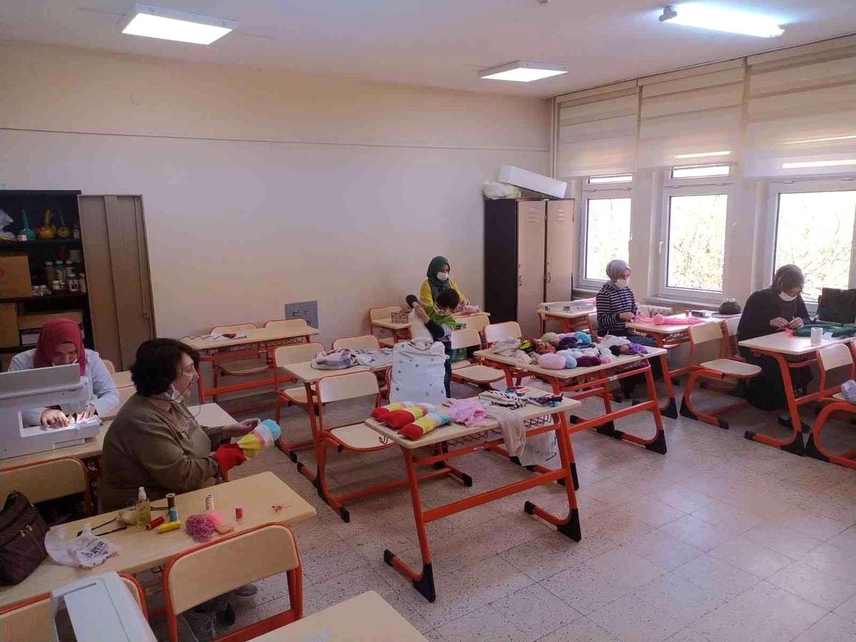 "Atık Malzemeni Getir, Oyuncağını Götür" etkinliği büyük ilgi gördü