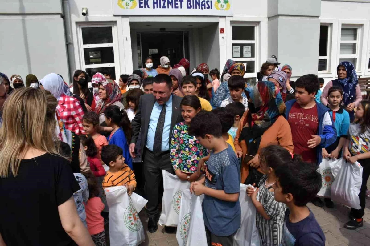 Bağlar Belediye Başkanı Beyoğlu\'ndan çocuklara yardım