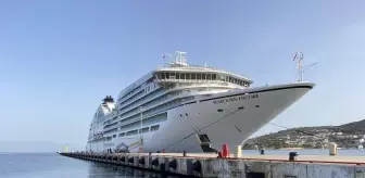 Bahama bandıralı kruvaziyer, Çeşme'ye 250 turist getirdi