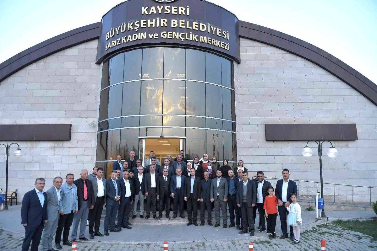 Başkan Büyükkılıç, Sarız\'da iftar programına katıldı