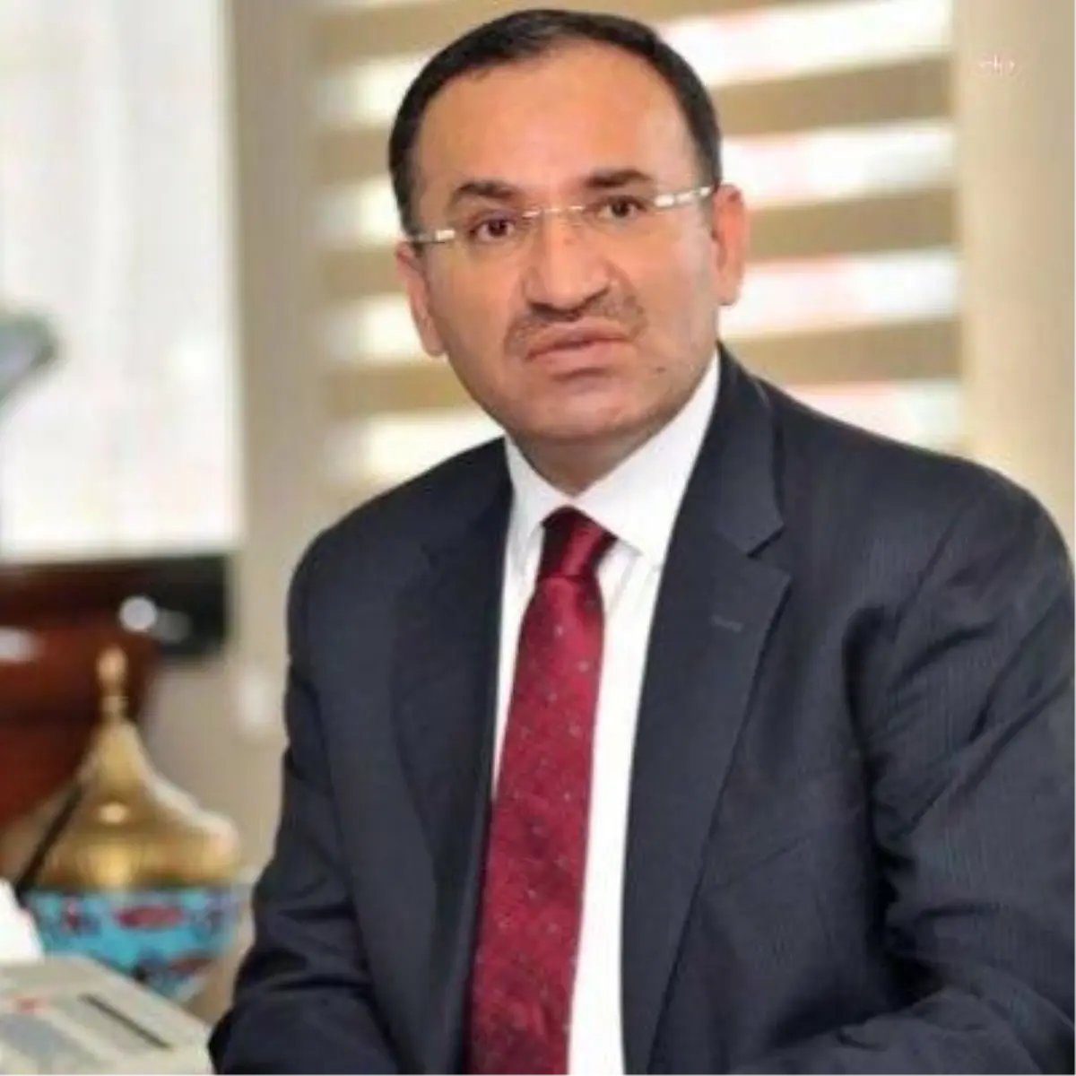 Bozdağ: "Mahkemeleri \'Kurgulanmış Mahkeme\', Verilen Kararları da \'Talimatla Verilmiş Kararlar\' Olarak Nitelemek, Hakimlere ve Yargıya Açık Bir...