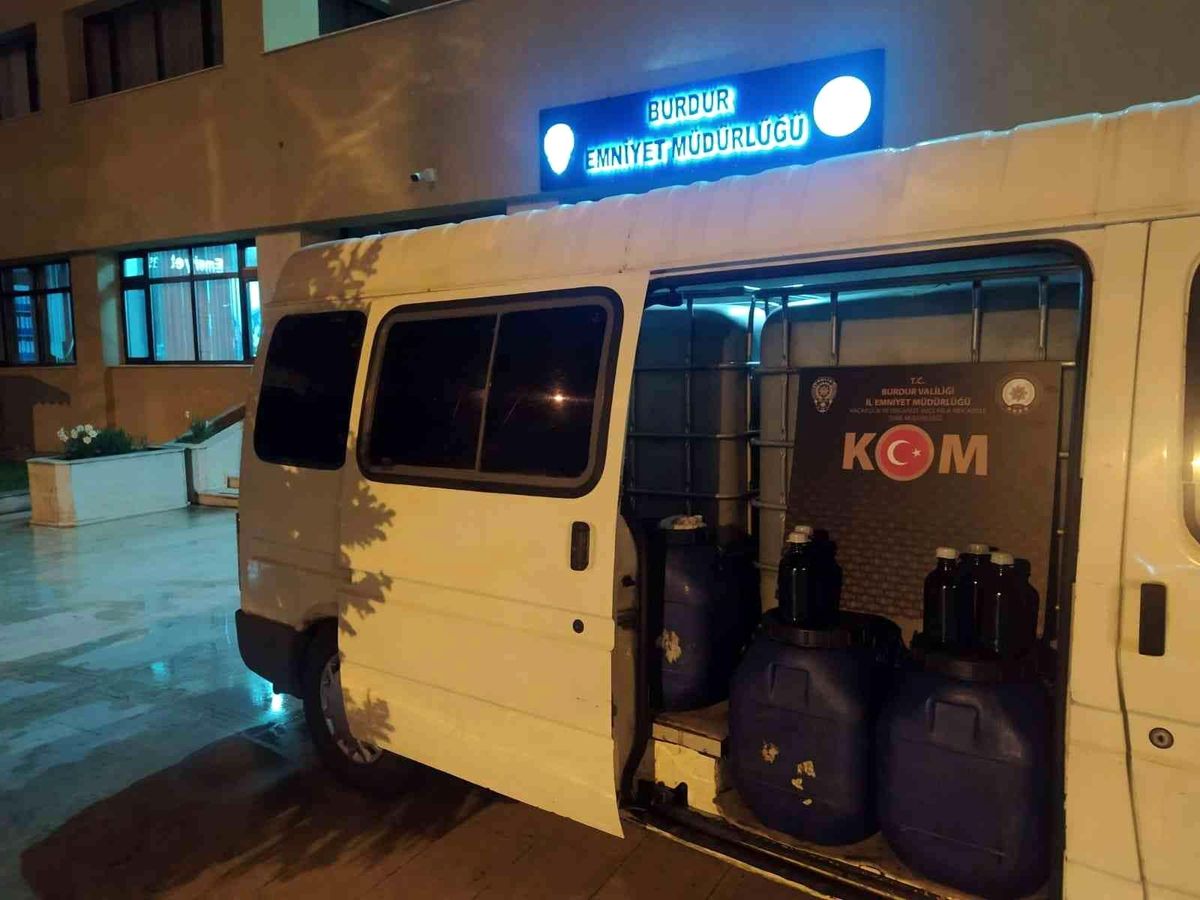 Burdur\'da 2 bin 790 litre kaçak yakıt ele geçirildi