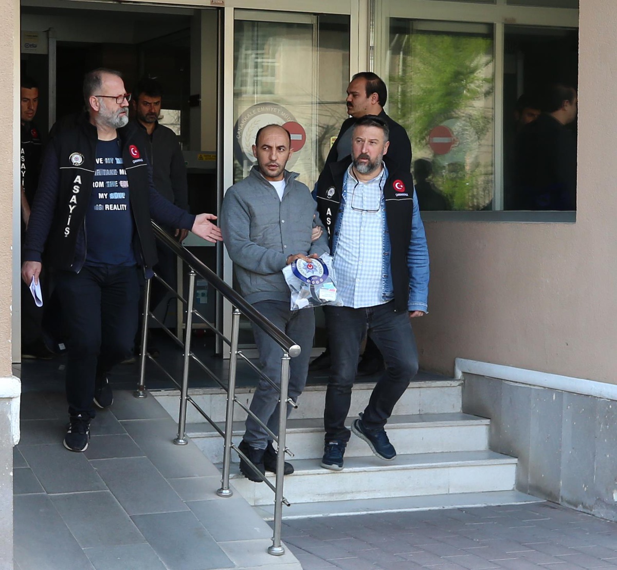 Çanakkale\'de nitelikli yağma ve ihaleye fesat karıştırma iddiasıyla 5 zanlı yakalandı