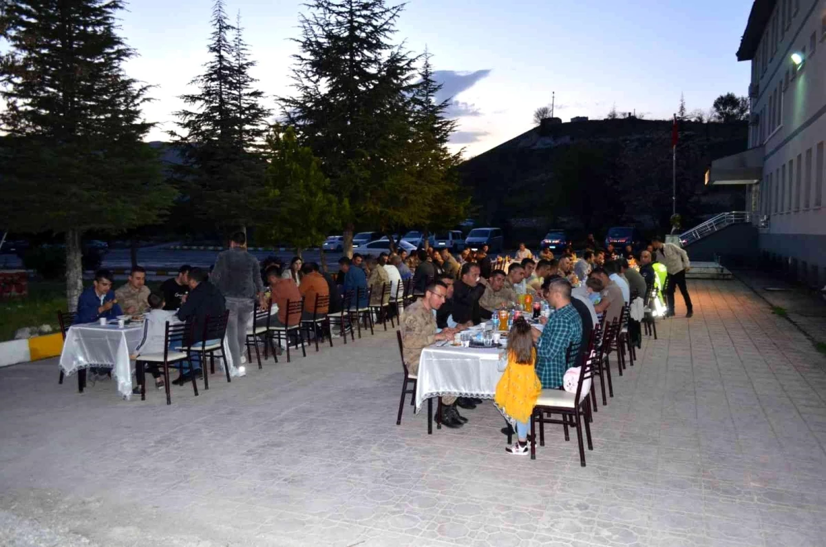 Çemişgezek Kaymakamı Koç güvenlik güçleri ile iftarını açtı