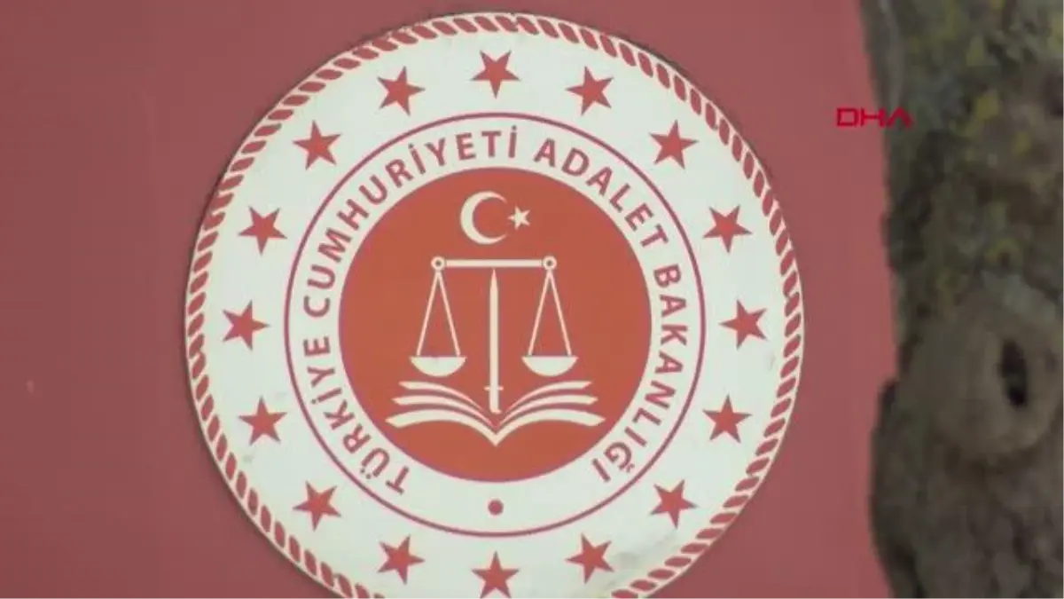 CHP\'Lİ ÖZGÜR ÖZEL GEZİ SANIKLARINI CEZAEVİNDE ZİYARET ETTİ