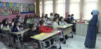 Din derslerini origami ile öğrencileri için eğlenceli hale getirdi