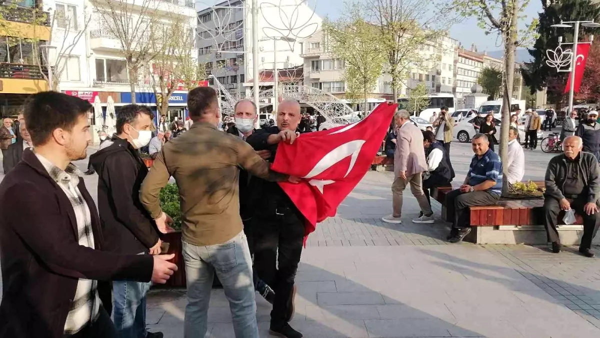 Son dakika haberi | Gezi davası eylemine Türk bayraklı tepki