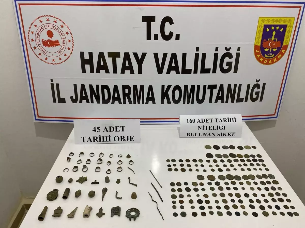 Hatay\'da bir evde 160 sikke ve 45 obje ele geçirildi