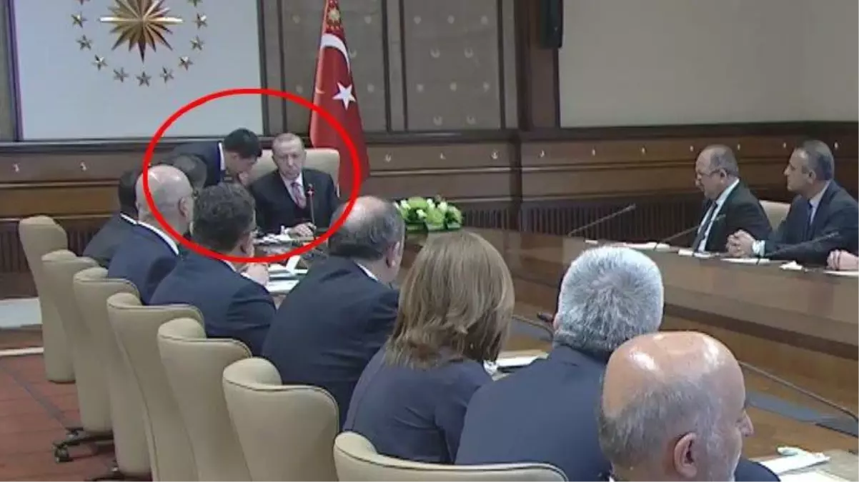 Cumhurbaşkanı Erdoğan konuşmaya başlamıştı ki canlı yayın uyarısı geldi!