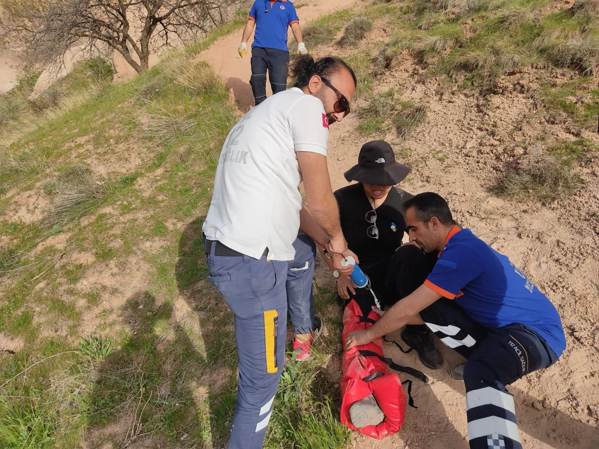 Kapadokya\'da vadide yürürken düşen turist yaralandı